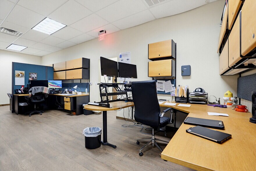 More Photos Of 11550 N North Loop Rd, San Antonio Warehouse For Sale
