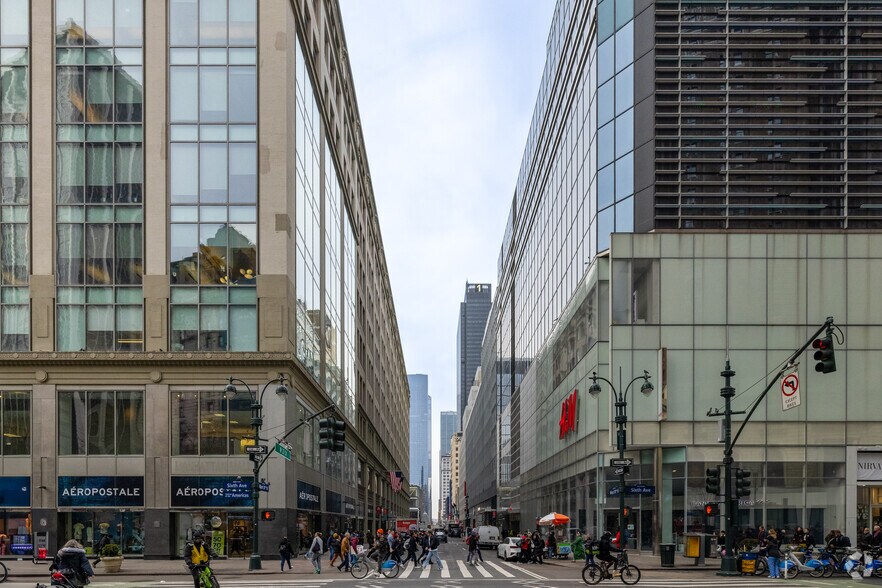 More Photos Of 131 W 33rd St, New York Office For Sale