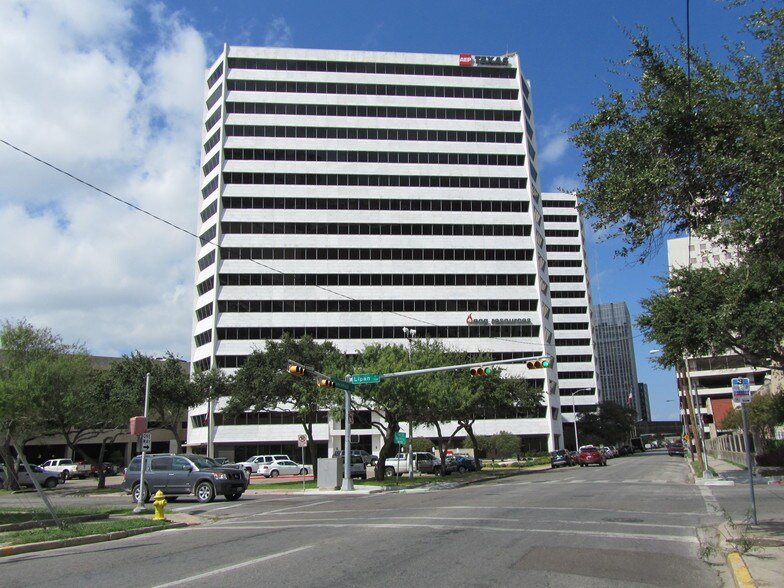 Primary Photo Of 539 N Carancahua St, Corpus Christi Office For Lease