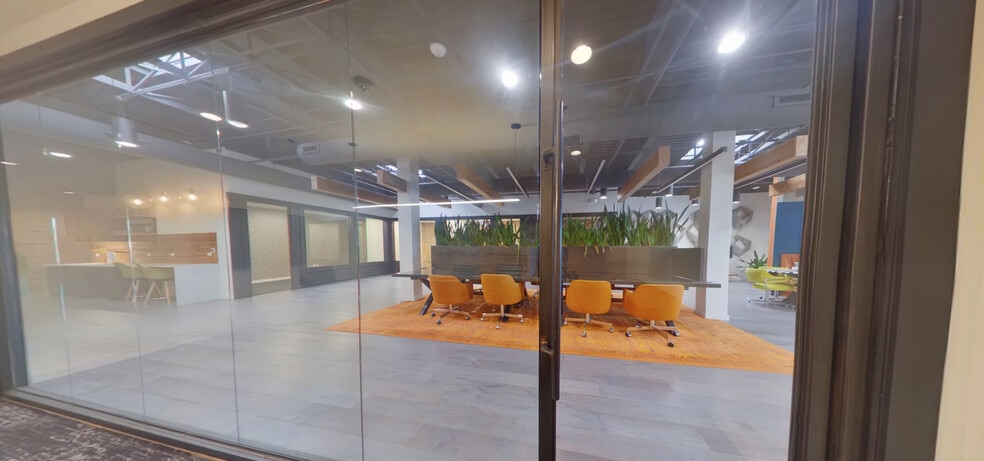 More Photos Of 2616-2618 Main St, Dallas Storefront Retail Office For Lease