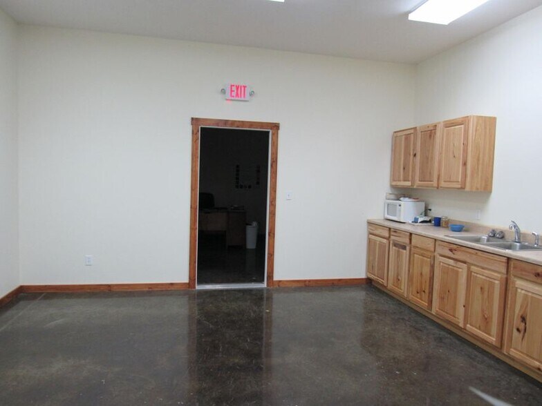 More Photos Of 975 E Daniel Dr, Mount Vernon Manufacturing For Sale