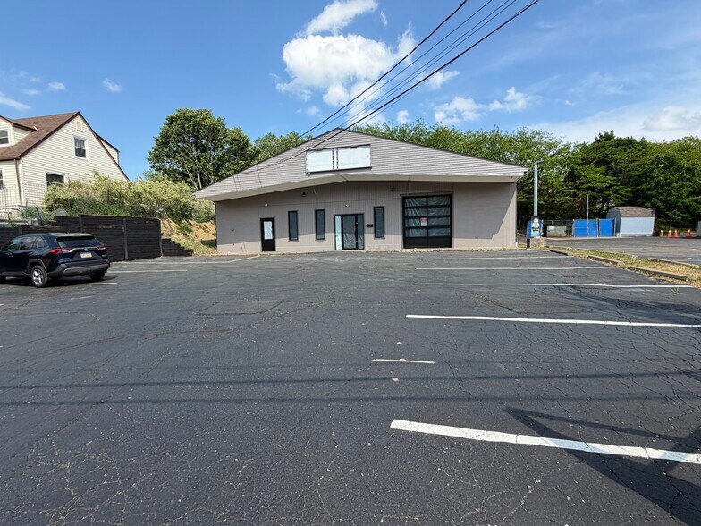 More Photos Of 9120 Perry Hwy, Pittsburgh Flex For Lease