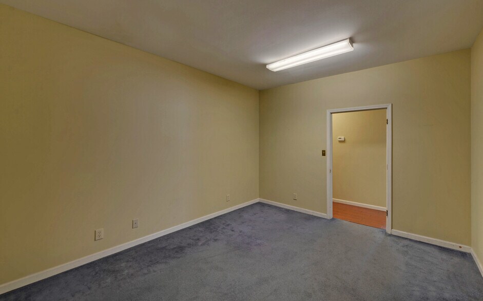 More Photos Of 131 W Savannah St, Toccoa Office For Lease