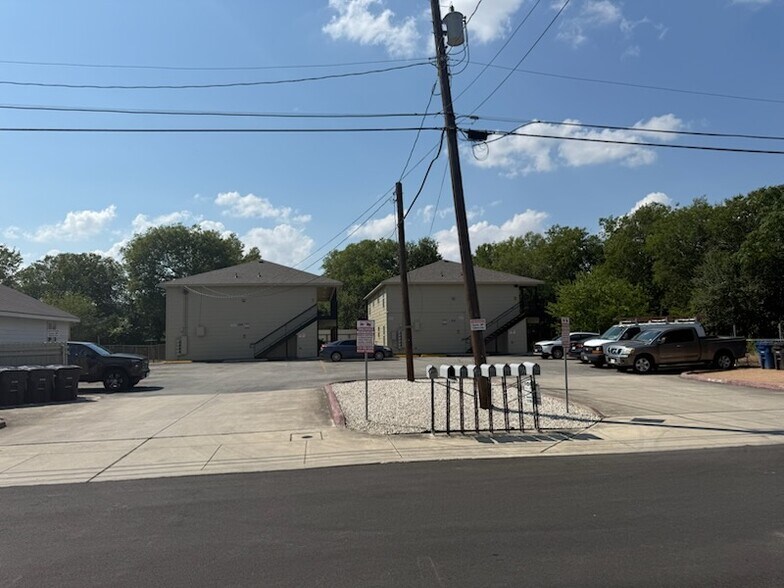 More Photos Of 926 Drury Ln, San Antonio Apartments For Sale