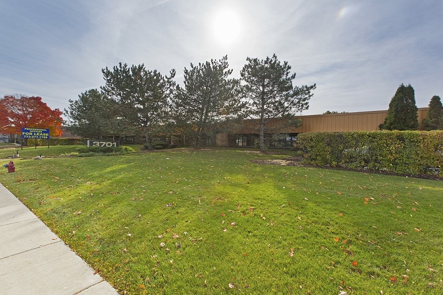 More Photos Of 3701 Commercial Dr, Northbrook Office For Lease
