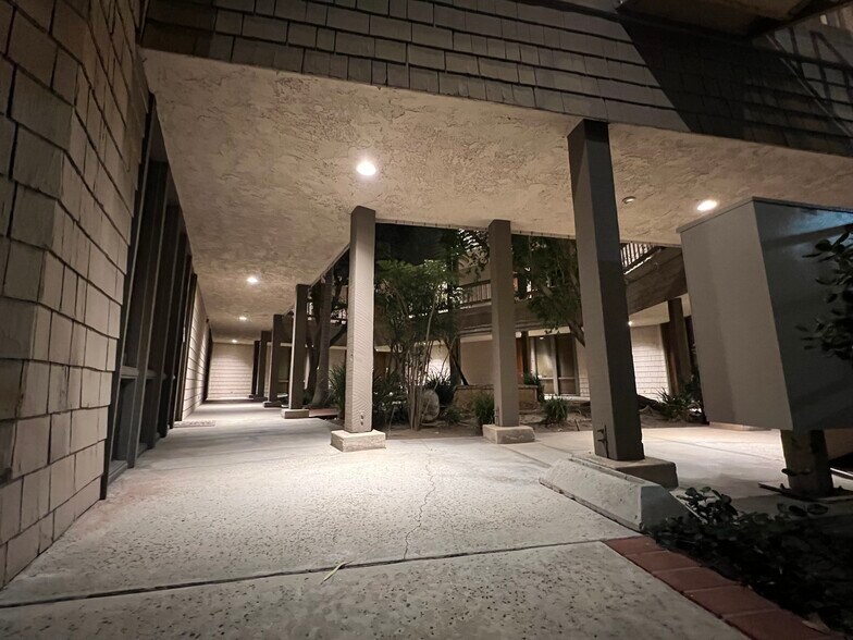 More Photos Of 5053 La Mart Dr, Riverside Medical For Sale