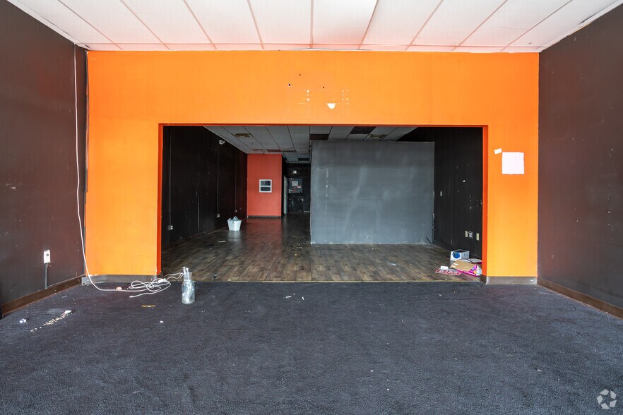 More Photos Of 1607 S Lumpkin Rd, Columbus Storefront For Lease