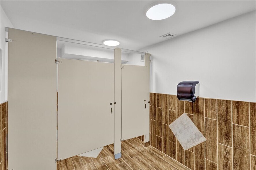 More Photos Of 22 New Holland ave, Shillington Sports And Entertainment For Sale