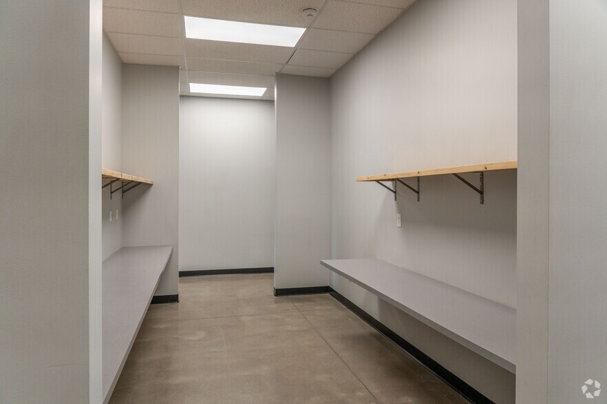 More Photos Of 3124 Blossom Dr NE, Salem Warehouse For Lease