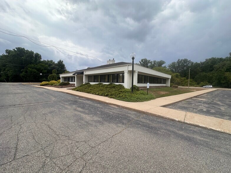 More Photos Of 1621 44th St SW, Grand Rapids Medical For Sale