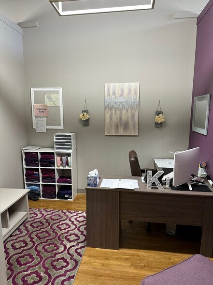 More Photos Of 120 Paragon Ln, El Paso Office For Lease