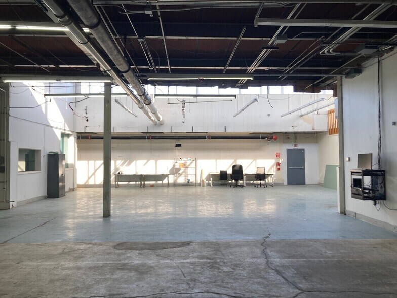 More Photos Of 2002 Dempster St, Evanston Industrial For Lease