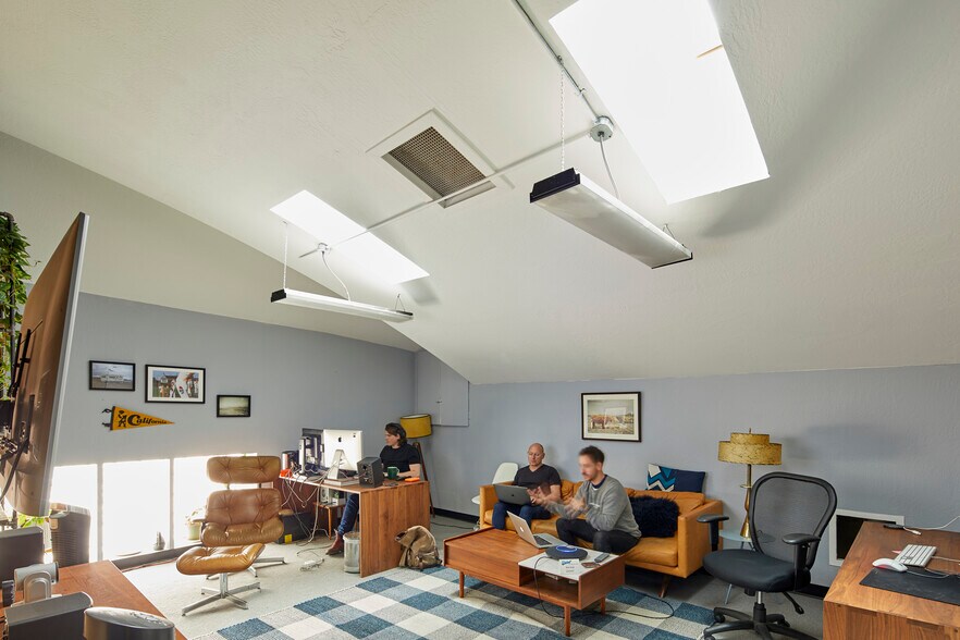 More Photos Of 560 4th St, San Francisco Showroom For Lease