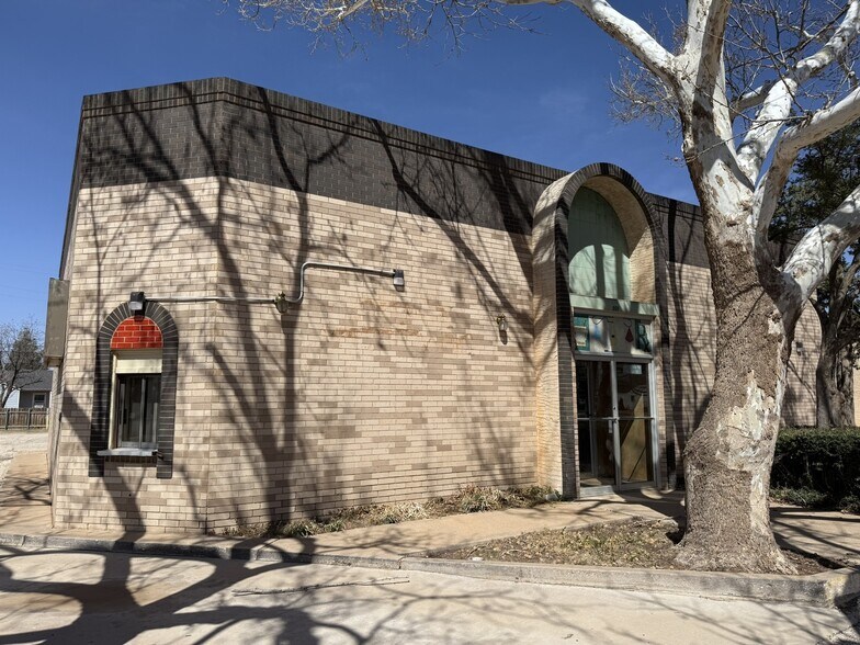 More Photos Of 901 E Tahoka Rd, Brownfield Office For Sale