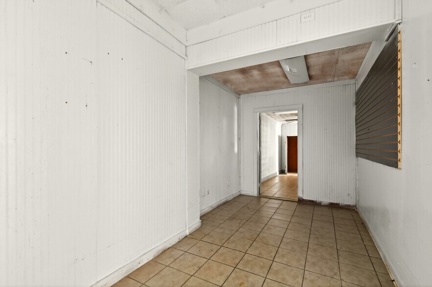More Photos Of 815 E Moore Ave, Terrell Storefront Retail Office For Sale