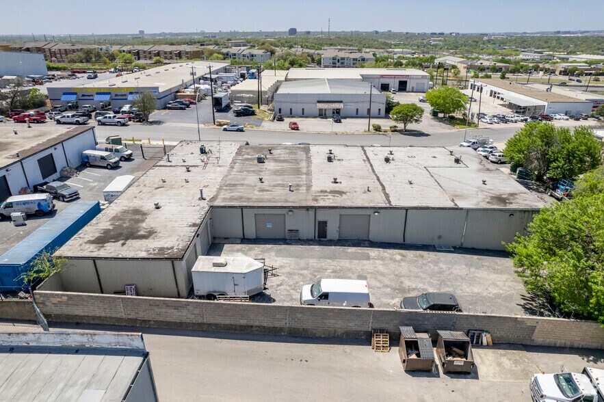 More Photos Of 10919-10927 Iota Dr, San Antonio Light Distribution For Lease