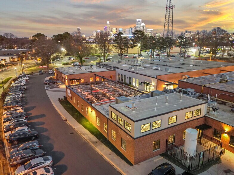 More Photos Of 2001 W Morehead St, Charlotte Loft Creative Space For Lease