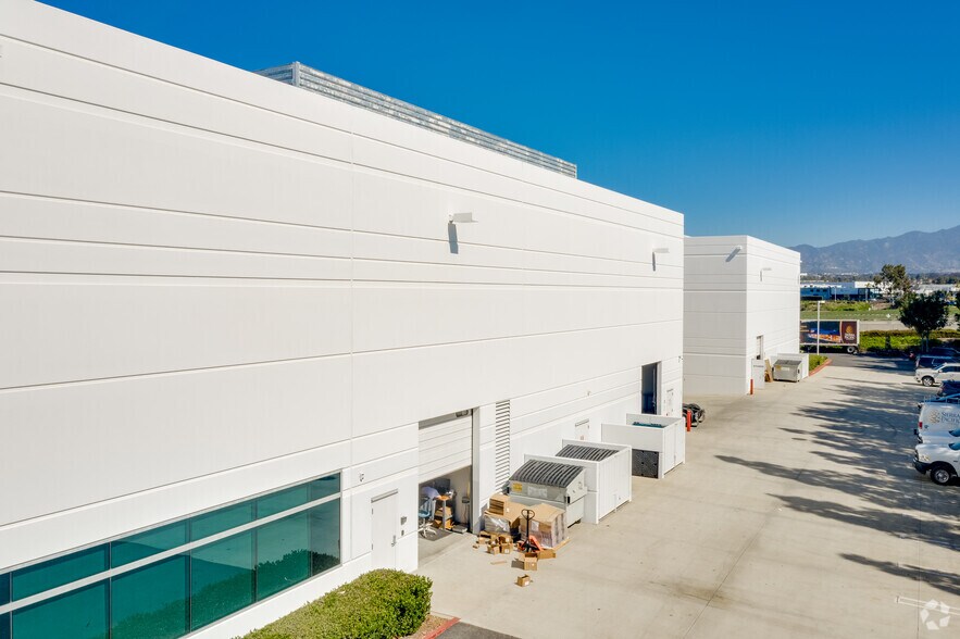 More Photos Of 9801-9805 Research Dr, Irvine Light Distribution For Lease