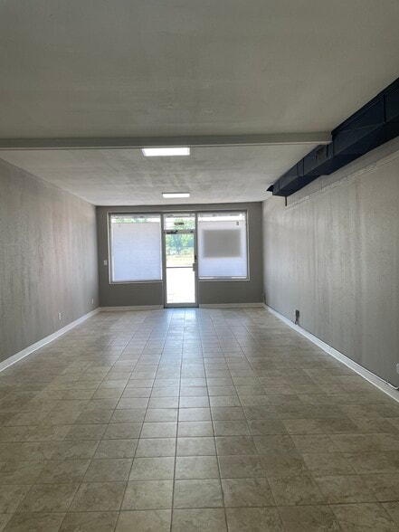 More Photos Of 4113-4117 Barrancas Ave, Pensacola Storefront For Lease
