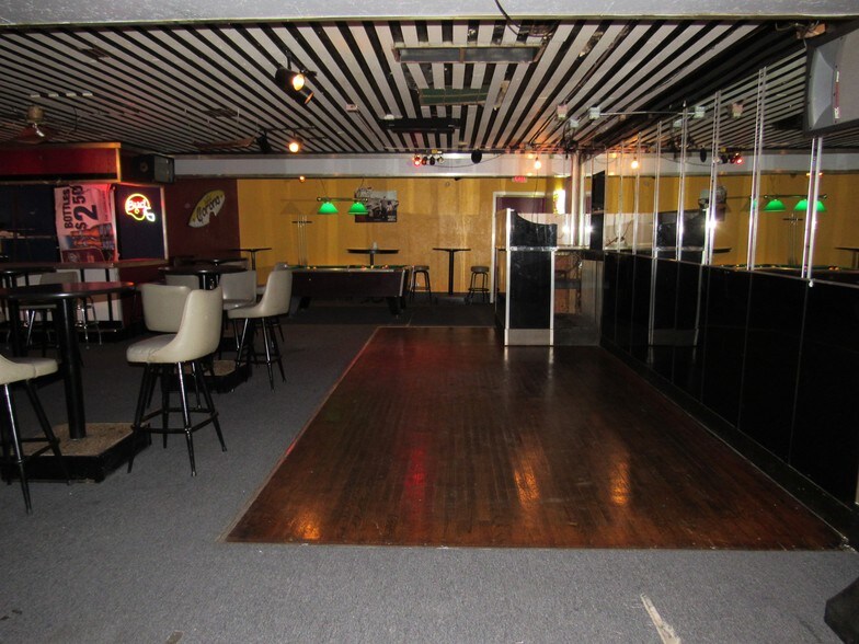 More Photos Of 451 N Main St, Akron Freestanding For Sale
