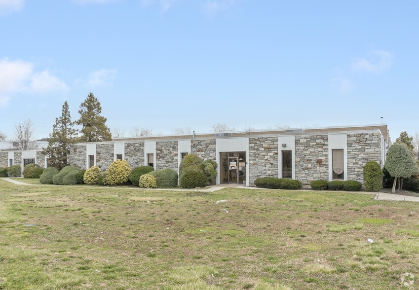 Primary Photo Of 140-142 Clinton Rd, Fairfield Warehouse For Lease