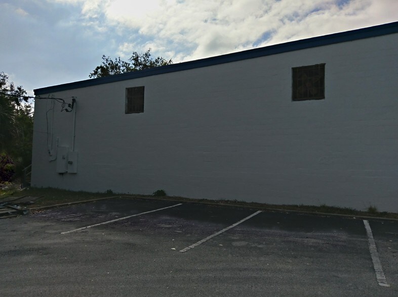 More Photos Of 951 N Cocoa Blvd, Cocoa Warehouse For Lease