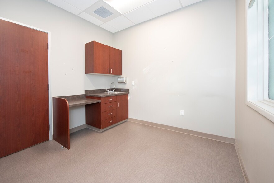More Photos Of 4361 Boniface Pky, Anchorage Healthcare For Sale