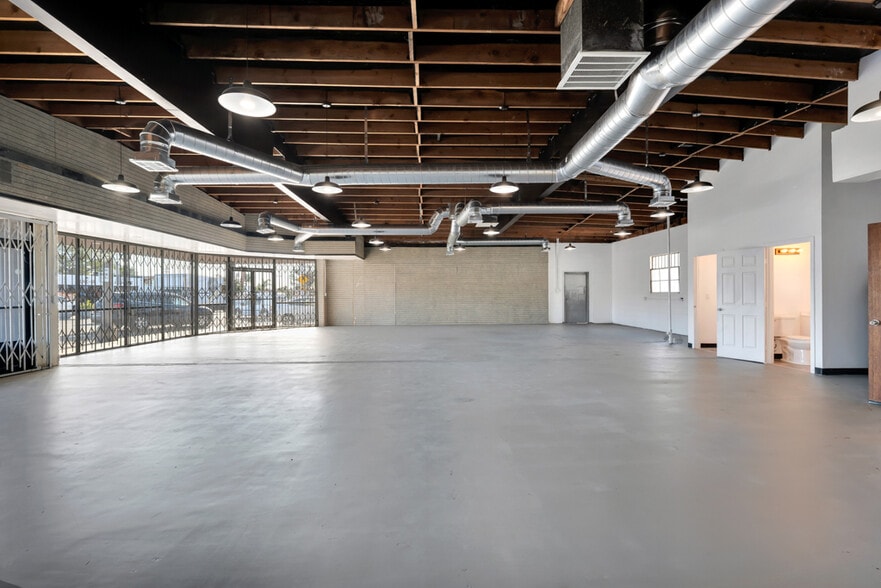 More Photos Of 901 N Maclay Ave, San Fernando Freestanding For Lease