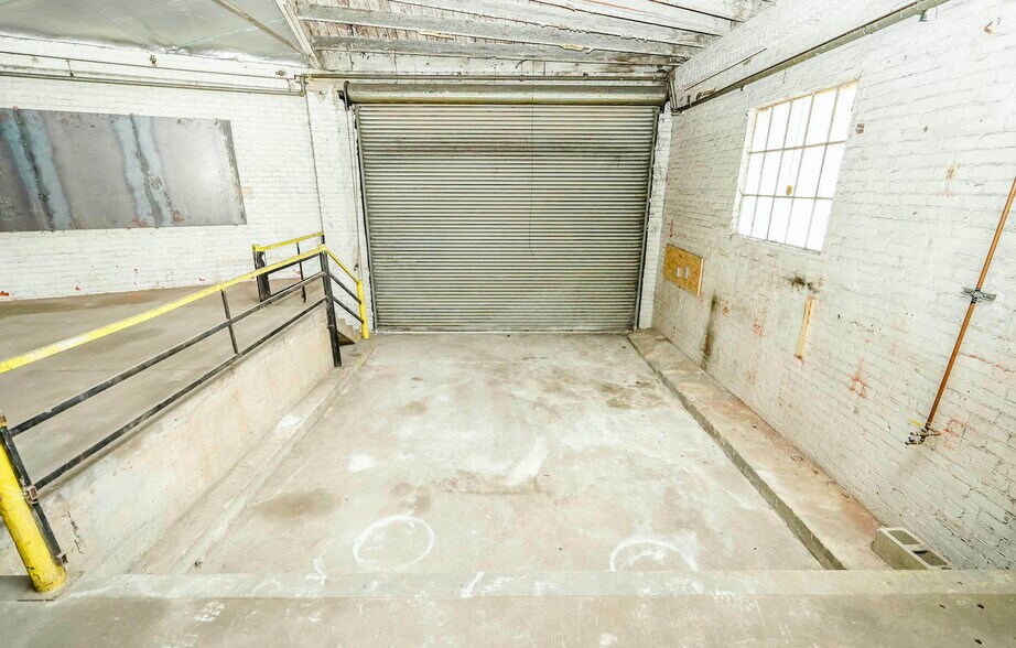 More Photos Of 3301 E 14th St, Los Angeles Warehouse For Sale