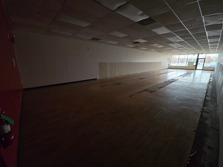 More Photos Of 261-283 N Dupont Hwy, Dover Storefront For Lease