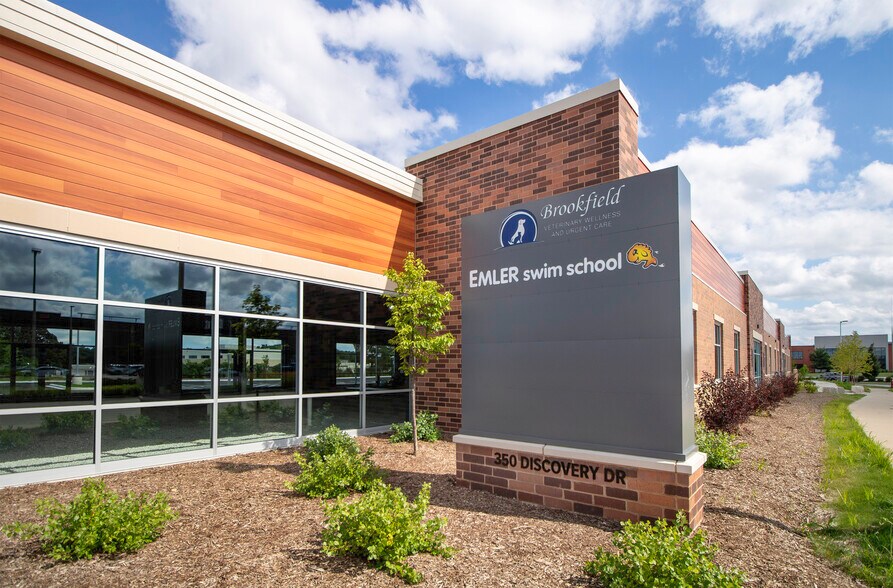 More Photos Of 350 Discovery Dr, Brookfield General Retail For Lease