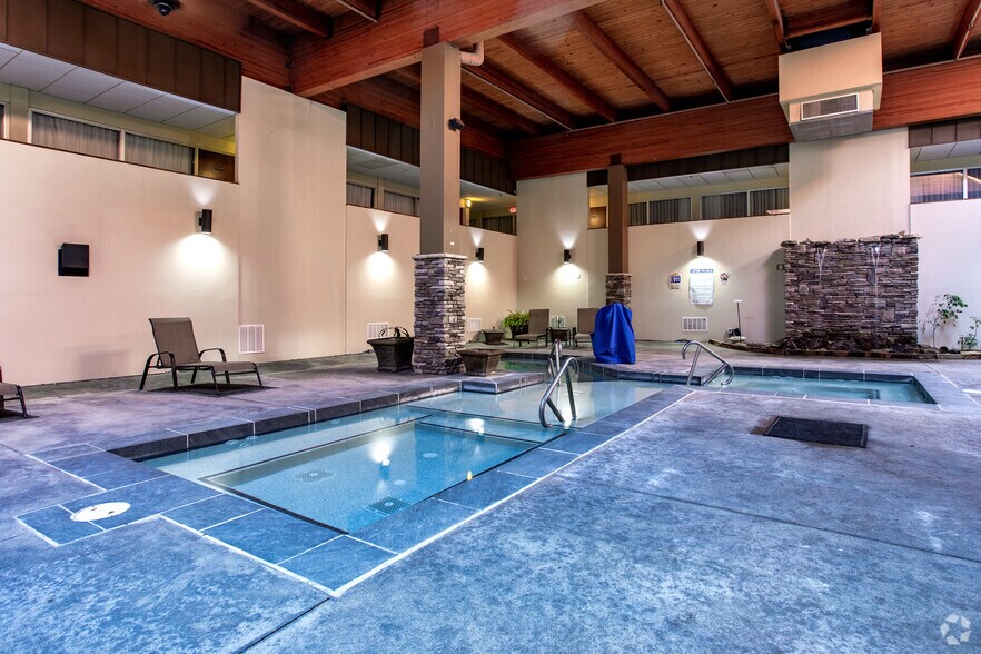 More Photos Of 201 Sugarloaf Rd, Hendersonville Hotel For Sale