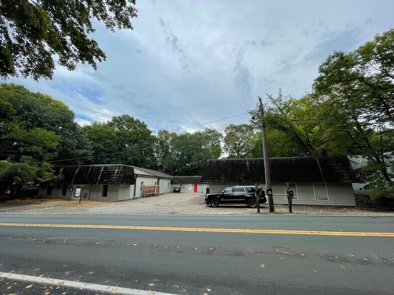 More Photos Of 21195 Minnetonka Blvd, Shorewood Manufacturing For Lease