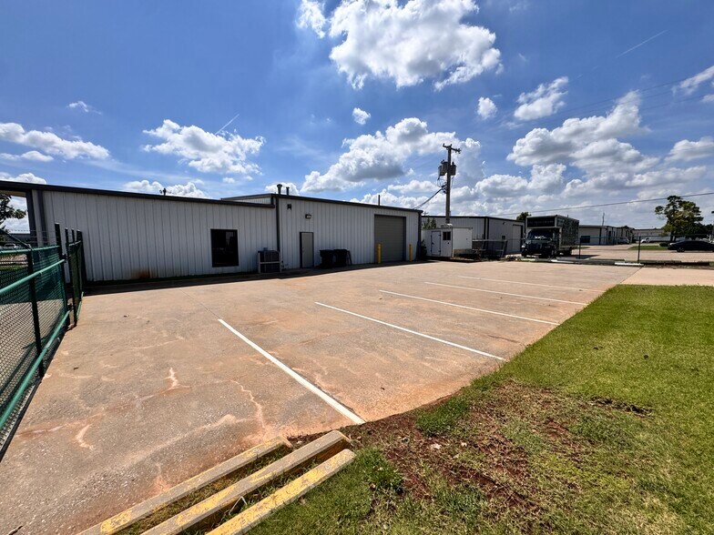 More Photos Of 7408 NW 85th St, Oklahoma City Warehouse For Sale