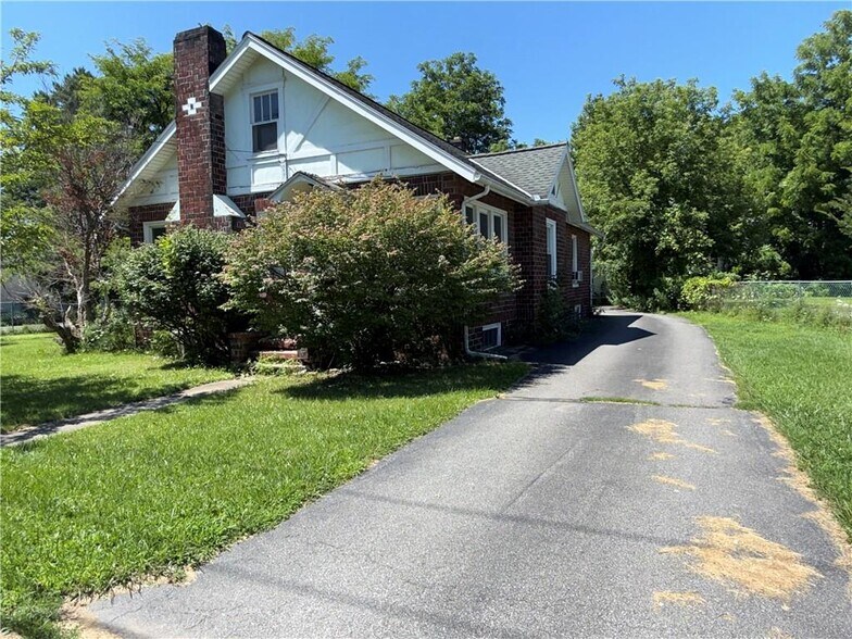 More Photos Of 24 Oneida St, Oneonta Restaurant For Sale