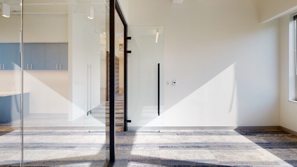 More Photos Of 1900 Duke St, Alexandria Office For Lease