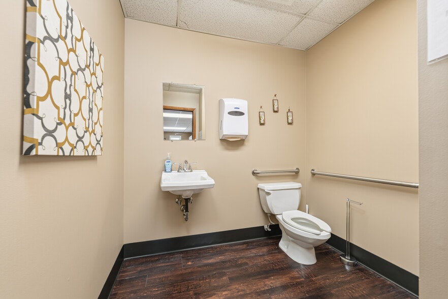 More Photos Of 4718 National Rd E, Richmond Office For Lease