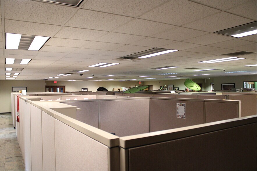 More Photos Of 4605 Commerce Rd, Richmond Bank For Sale