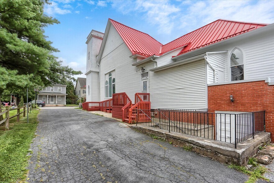 More Photos Of 5948 Linglestown Rd, Harrisburg Restaurant For Sale