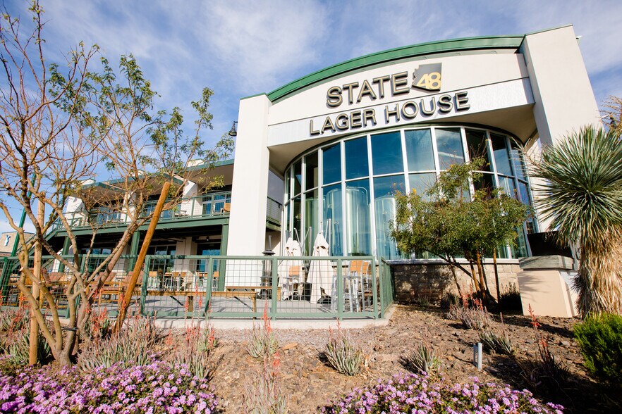 More Photos Of 15600 N Hayden Rd, Scottsdale Storefront For Lease