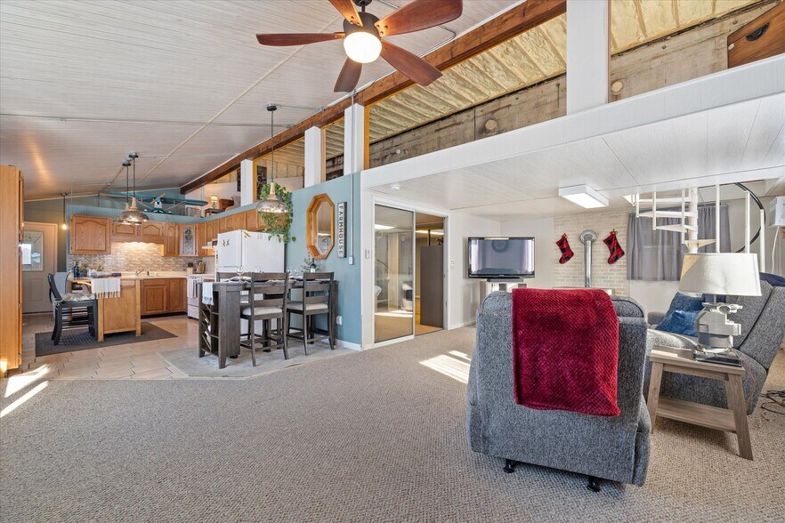 More Photos Of 89 Route 169, Woodstock Airport For Sale