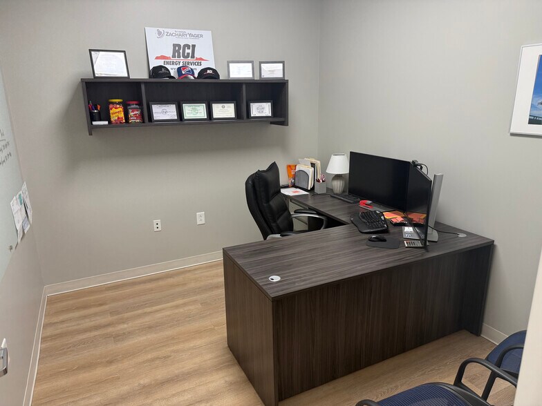 More Photos Of 320 Seagle St, Huntersville Loft Creative Space For Lease