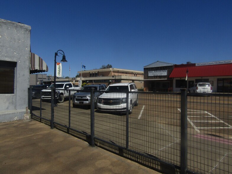 More Photos Of 9 NW Martin Luther King Ave, Idabel General Retail For Sale