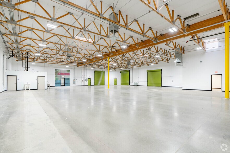 More Photos Of 240 N Sunway Dr, Gilbert Manufacturing For Lease