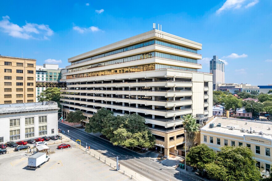 More Photos Of 146 Navarro St, San Antonio Office For Lease