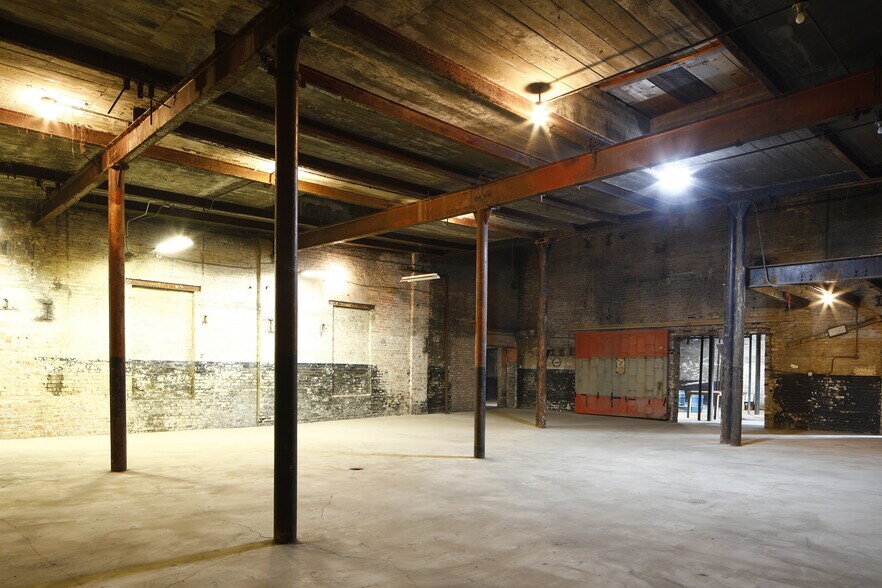More Photos Of 2600 W 19th St, Chicago Industrial For Sale