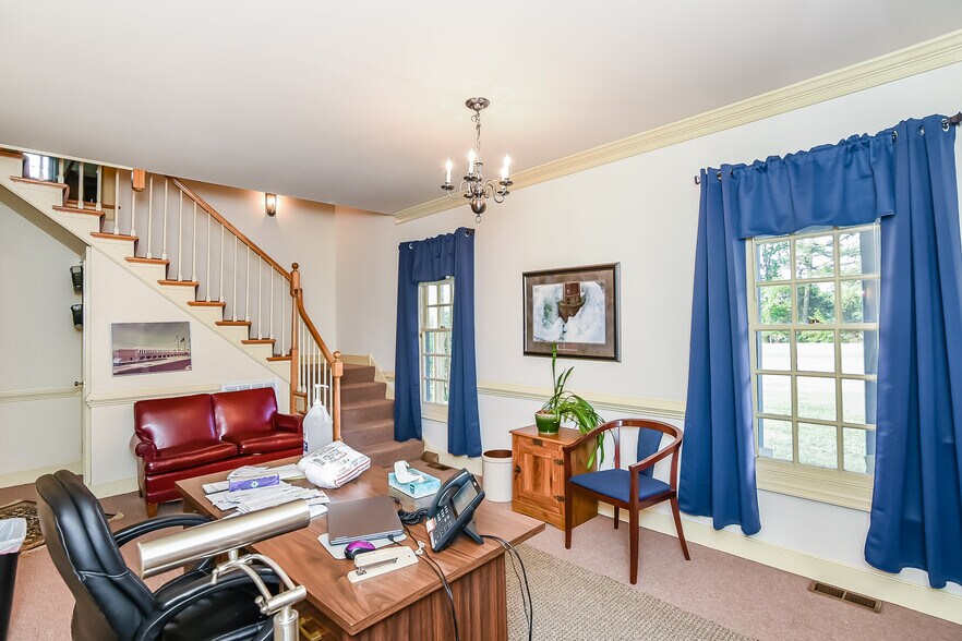 More Photos Of 1900 E Parham Rd, Henrico Office For Sale