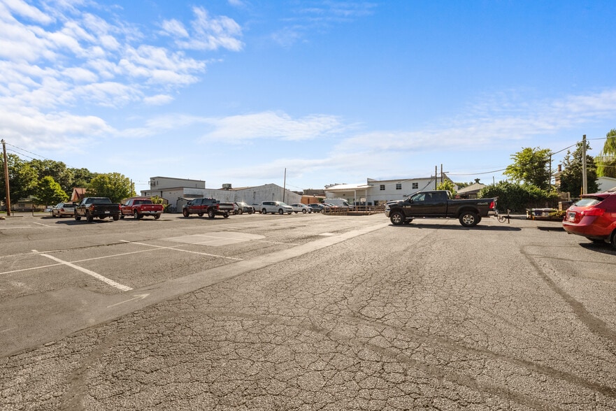 More Photos Of 240 3rd Ave, Gallipolis Flex For Sale