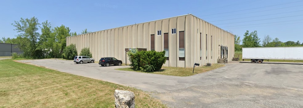 More Photos Of 4600 Crossroads Park Dr, Liverpool Warehouse For Lease