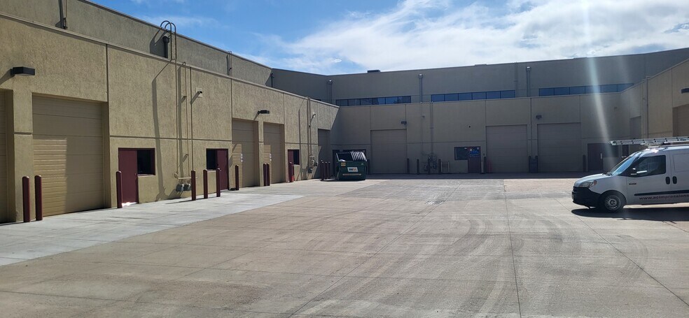 More Photos Of 8122 S Southpark Ln, Littleton Flex For Lease
